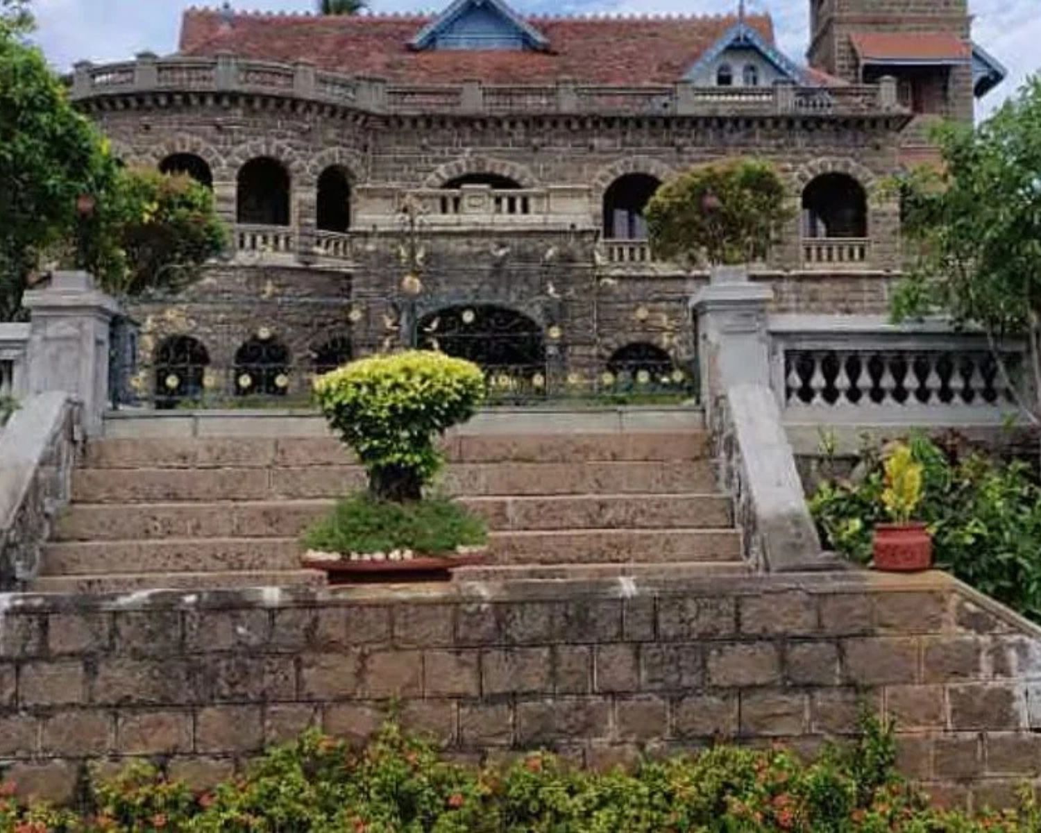exploreyoga-experience-Halcyon Castle-4